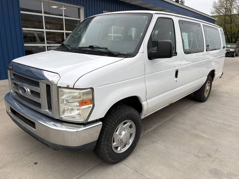 Used 2010 Ford E-350 and Econoline 350 XLT RWD image 2