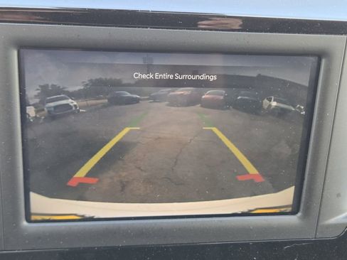 Used 2023 Chrysler Voyager LX image 25