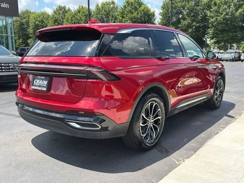 Used 2024 Lincoln Nautilus Premier AWD/4WD image 9