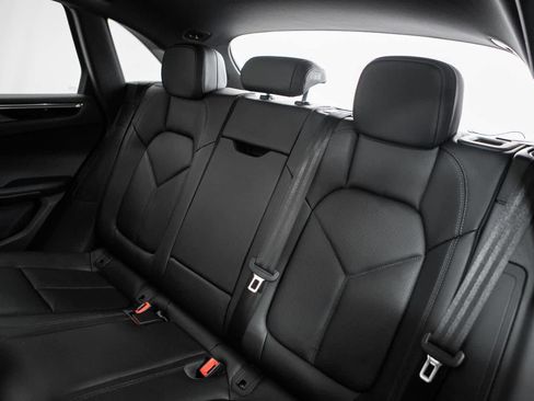Certified 2026 Porsche Macan AWD/4WD image 37