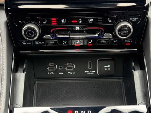 Used 2023 Jeep Grand Cherokee Summit image 6