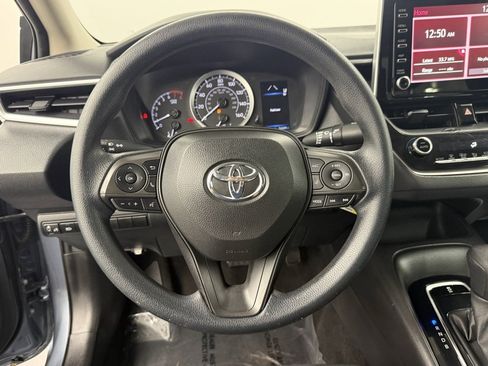 Used 2020 Toyota Corolla LE image 18