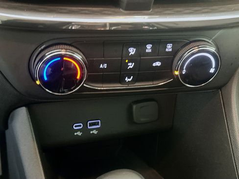 Used 2025 Buick Encore GX Preferred image 23