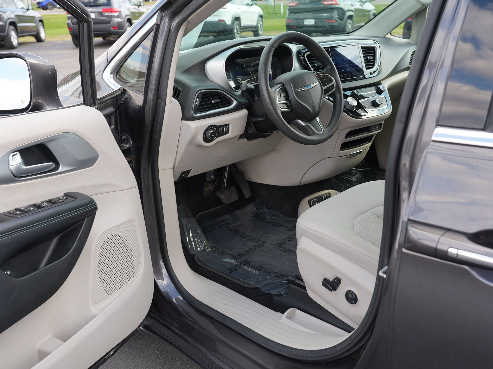 Used 2017 Chrysler Pacifica Touring Plus FWD image 14