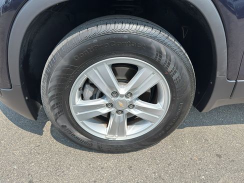 Used 2022 Chevrolet Trax LT w/ Driver Confidence Package AWD/4WD image 9