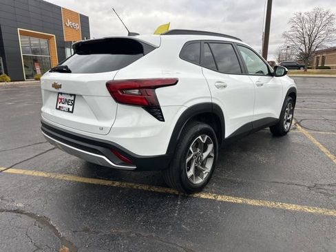 Used 2025 Chevrolet Trax LT image 10