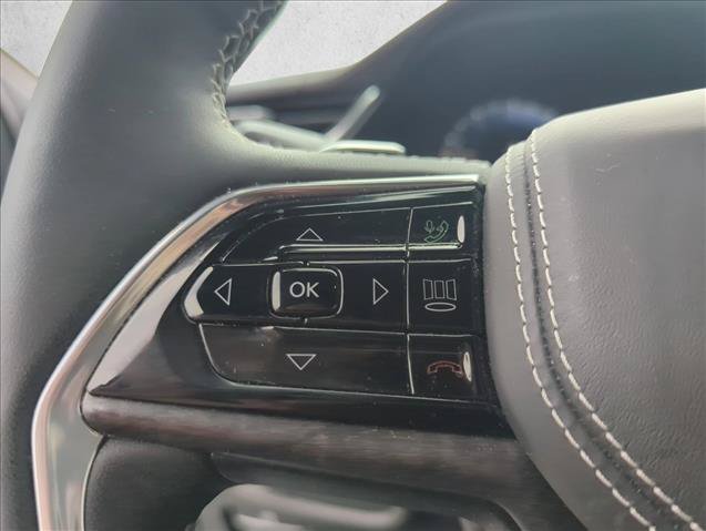 Used 2023 Jeep Grand Cherokee Overland AWD/4WD image 12