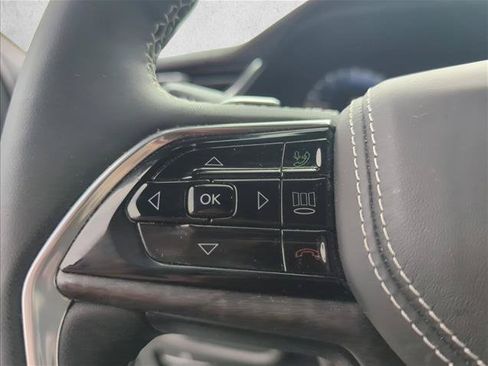 Used 2023 Jeep Grand Cherokee Overland AWD/4WD image 12