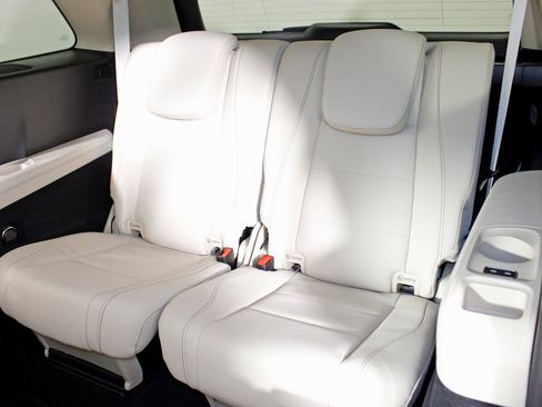 Certified 2024 Mercedes-Benz GLS 450 4MATIC image 32