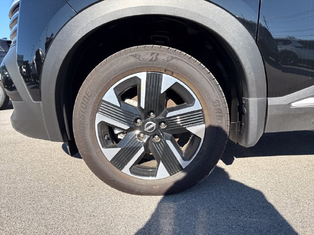 Certified 2025 Nissan Kicks SV w/ SV Premium Package AWD/4WD image 11