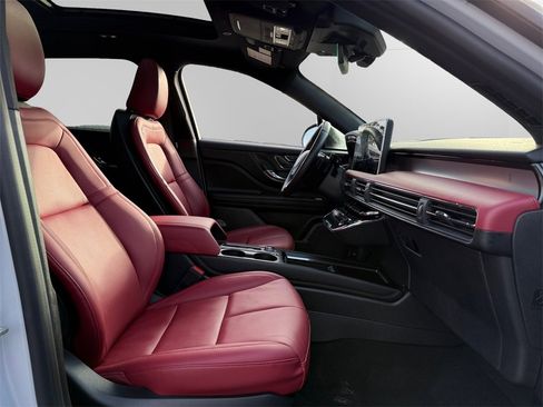 Used 2025 Lincoln Corsair Grand Touring w/ Equipment Group 302A image 15