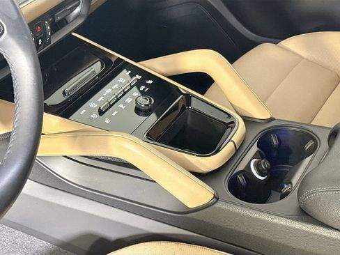 Certified 2025 Porsche Cayenne AWD/4WD image 21