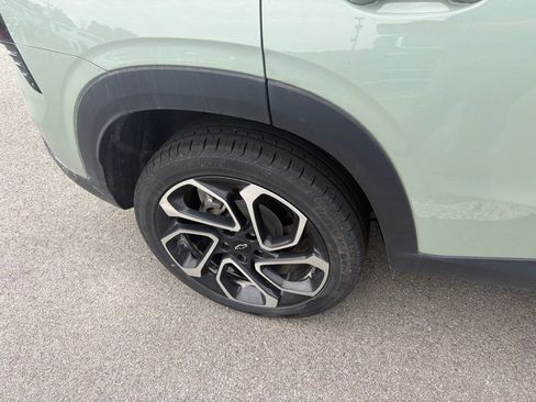 Used 2024 Chevrolet Trax RS w/ Sunroof Package FWD image 5