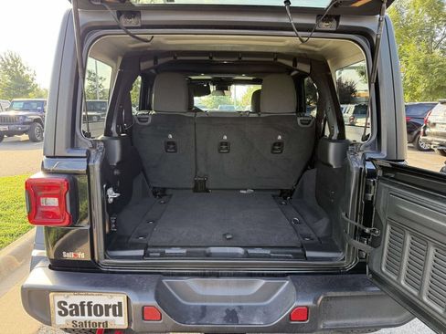 Used 2025 Jeep Wrangler Unlimited Rubicon AWD/4WD image 34