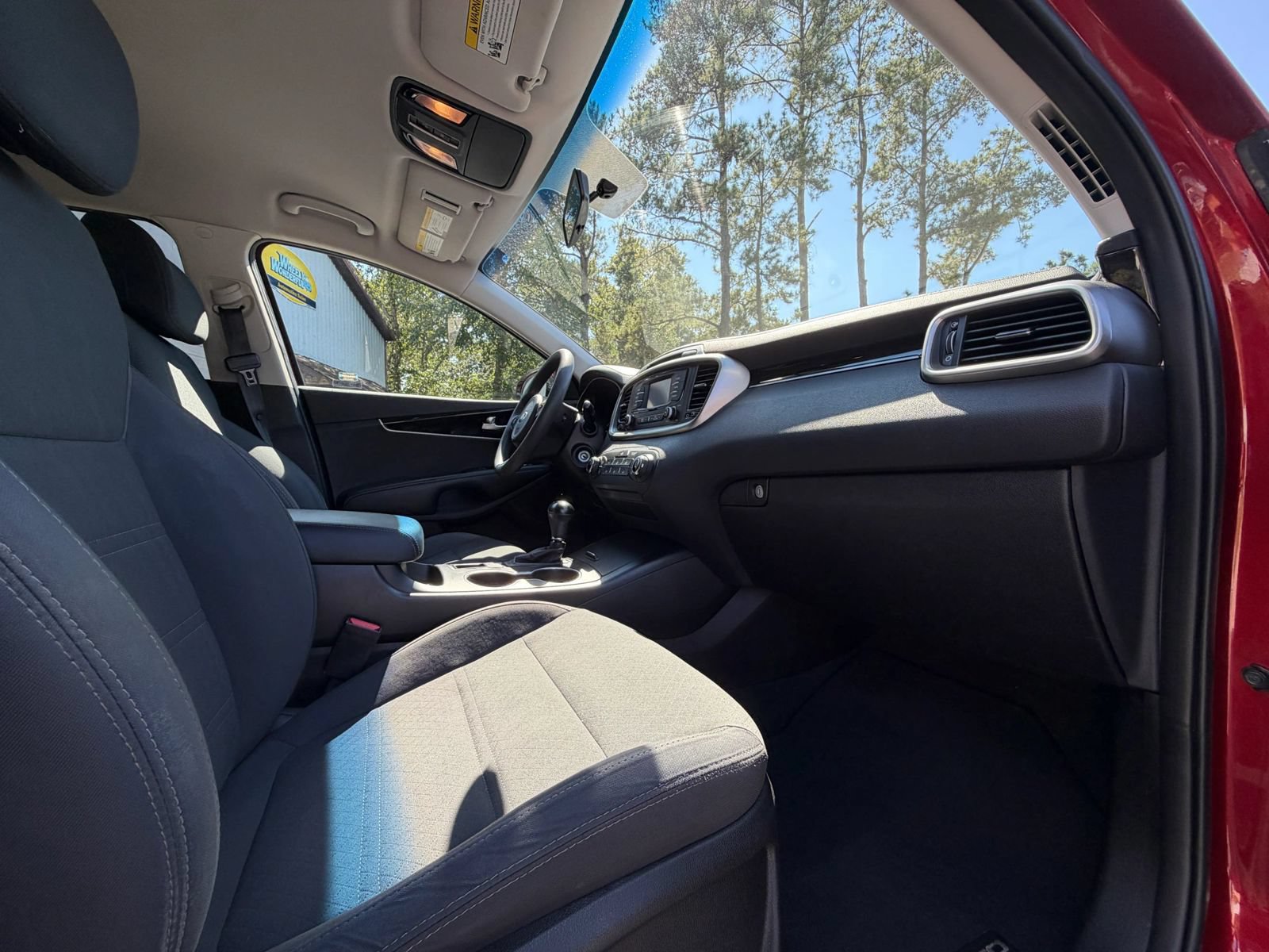 Used 2017 Kia Sorento FWD image 19