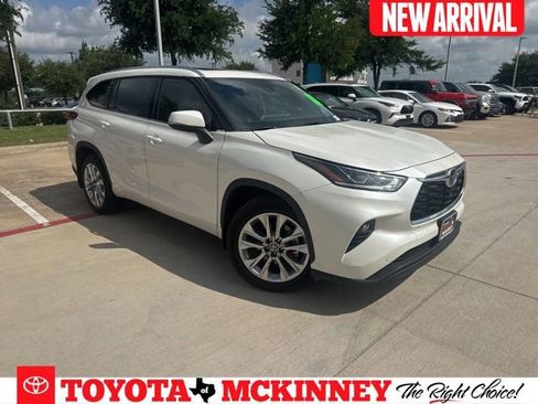 Used 2021 Toyota Highlander Limited FWD image 1