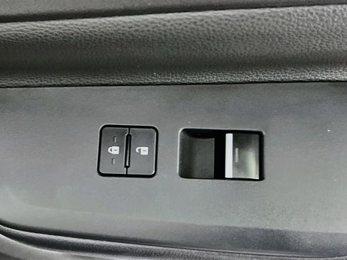 Used 2026 Toyota Prius FWD image 31