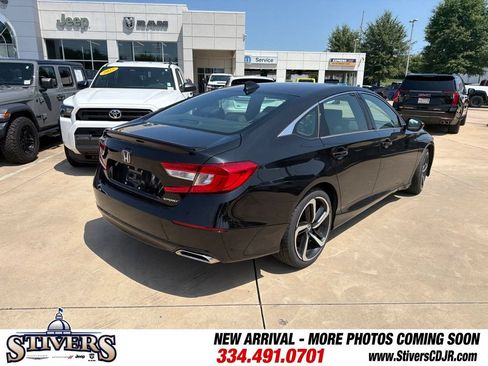 Used 2018 Honda Accord Sport image 11