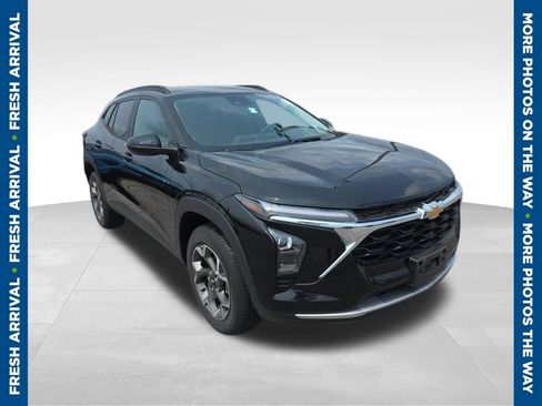 Used 2025 Chevrolet Trax LT w/ LT Convenience Package FWD image 1