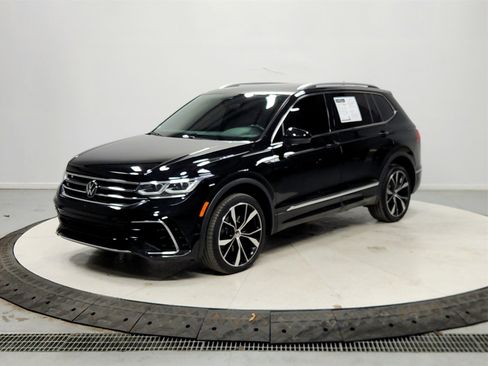 Used 2024 Volkswagen Tiguan SEL R-Line image 3