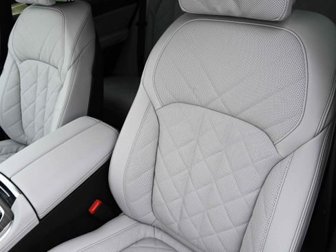 New 2026 BMW X5 sDrive40i w/ Climate Comfort Package image 10