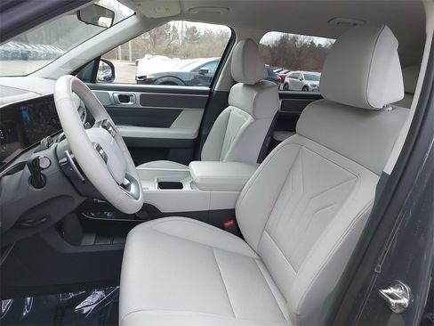 Used 2025 Hyundai Santa Fe SEL image 16