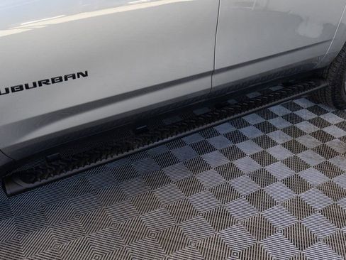 Used 2024 Chevrolet Suburban Z71 w/ Luxury Package image 11