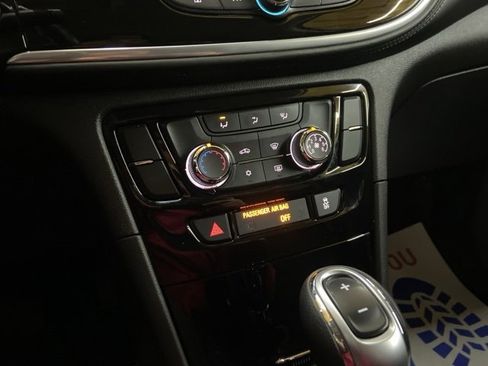 Used 2022 Buick Encore Preferred image 46