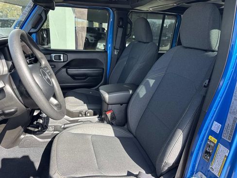 Used 2025 Jeep Wrangler Sport image 32