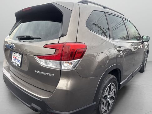 Used 2019 Subaru Forester Premium AWD/4WD image 5