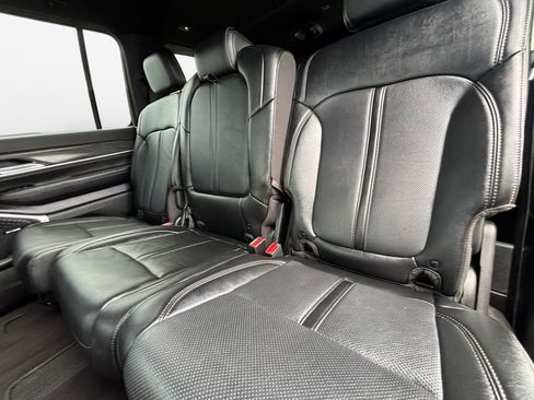 Used 2024 Jeep Wagoneer L Series II RWD image 22