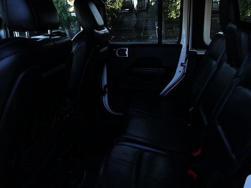 Used 2018 Jeep Wrangler Unlimited Rubicon AWD/4WD image 14