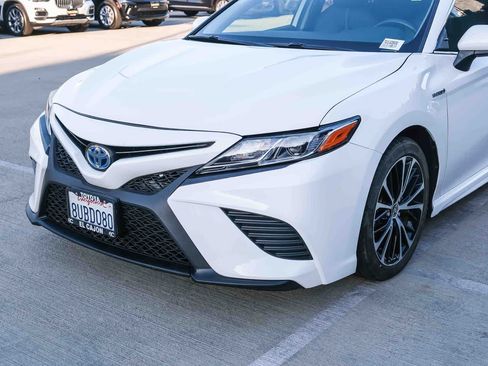 Certified 2020 Toyota Camry SE FWD image 11
