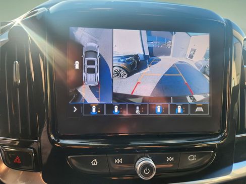 Used 2021 Chevrolet Traverse LT w/ LT Premium Package image 11