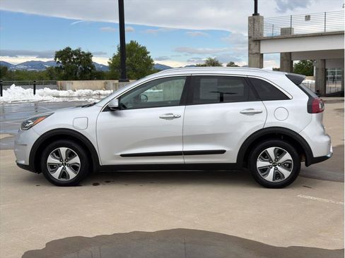 Used 2019 Kia Niro EX Premium FWD image 4