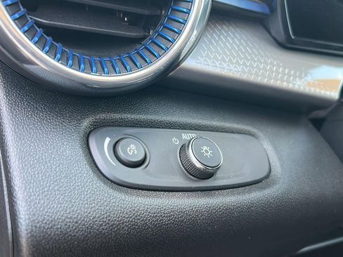 Used 2025 Chevrolet Trax LT image 23