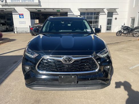 Used 2023 Toyota Highlander Limited image 2