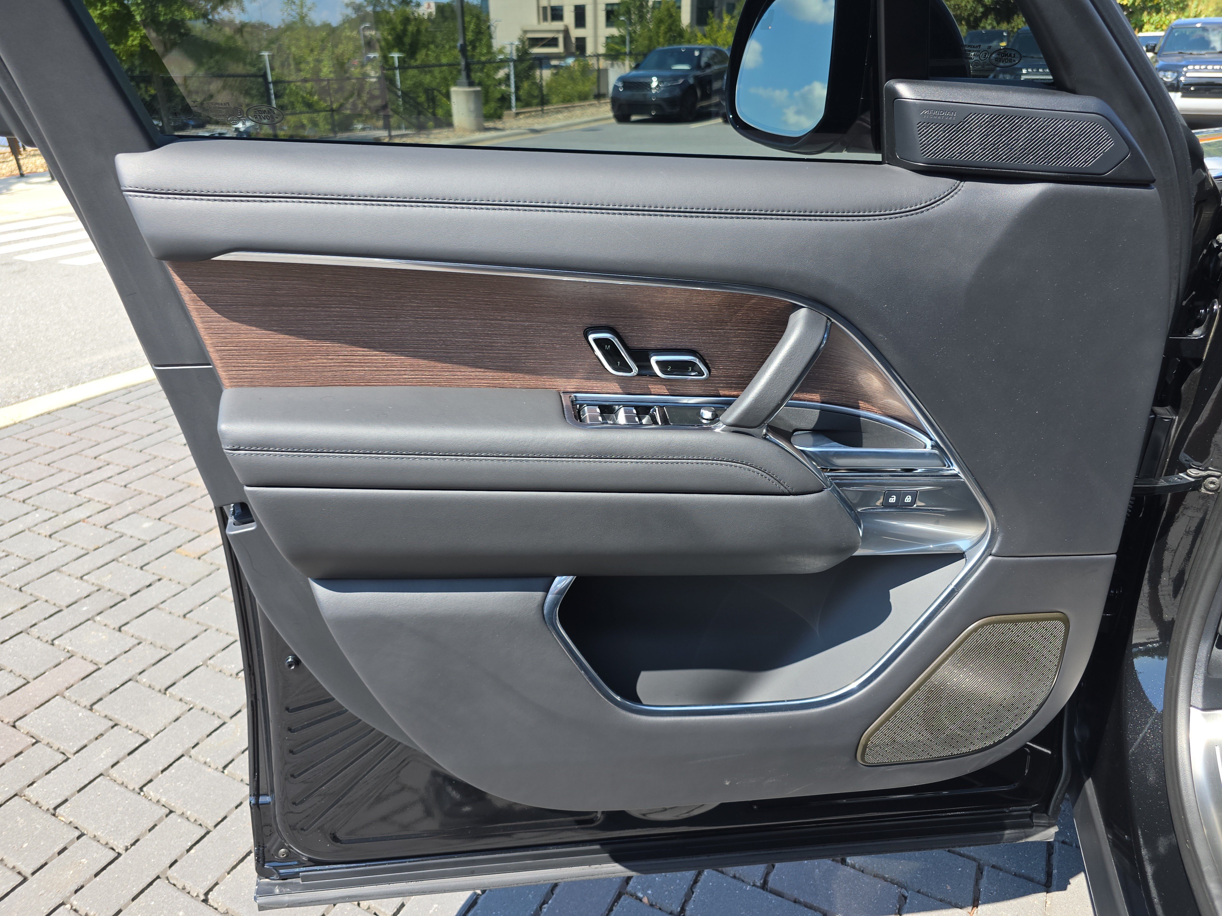 Certified 2024 Land Rover Range Rover Autobiography AWD/4WD image 19
