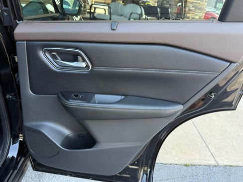 Used 2021 Nissan Rogue SL w/ Premium Package image 16