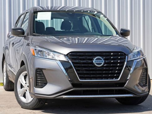 Used 2021 Nissan Kicks S image 2