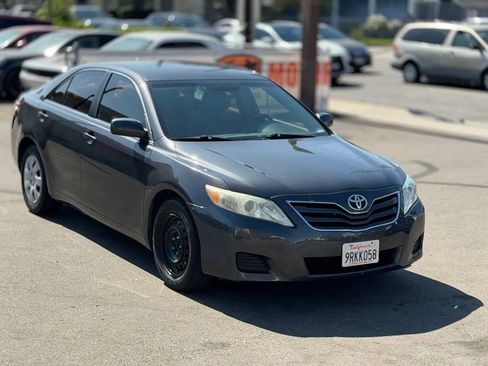 Used 2010 Toyota Camry LE FWD image 3