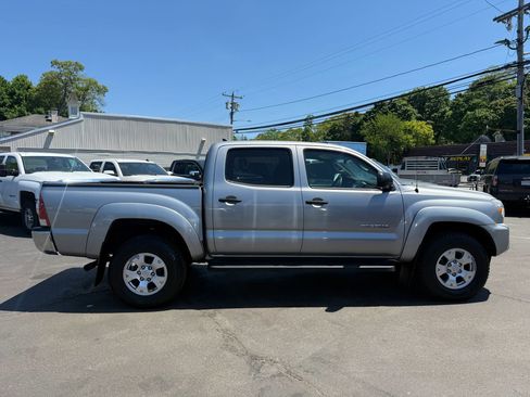 Used 2015 Toyota Tacoma 4x4 Double Cab w/ SR5 Package image 4