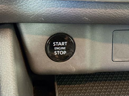 Used 2025 Nissan Rogue SV image 21