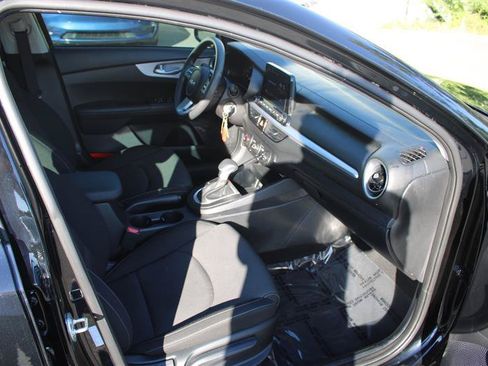 Used 2024 Kia Forte LXS FWD image 11