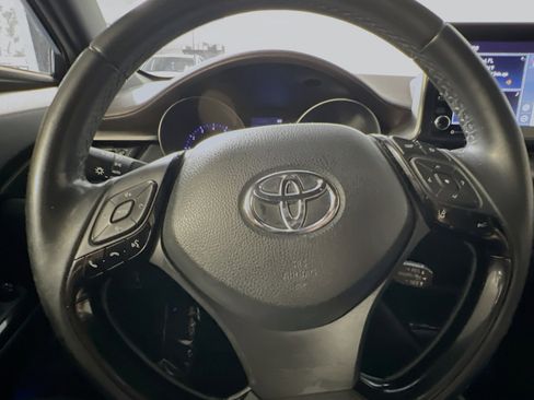 Used 2019 Toyota C-HR Limited image 18