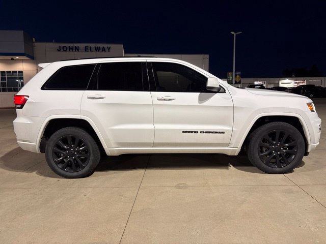 Used 2018 Jeep Grand Cherokee Altitude AWD/4WD image 4