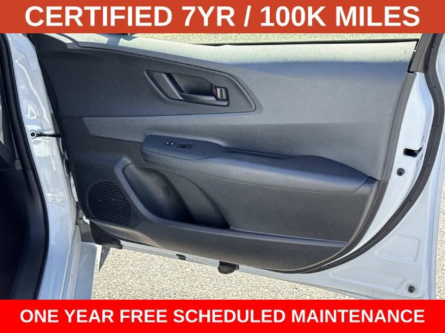 Used 2025 Toyota Prius LE FWD image 8