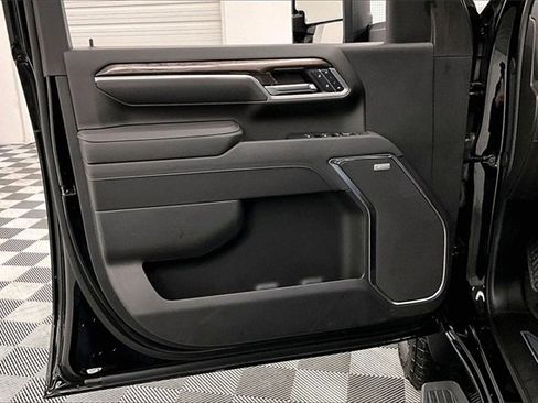 Used 2025 Chevrolet Silverado 2500 LTZ image 19