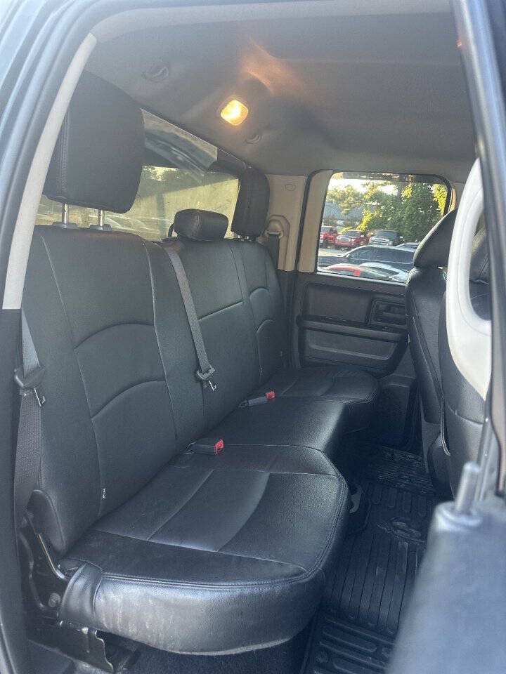 Used 2015 RAM 1500 Express w/ Black Ram 1500 Express Group AWD/4WD image 31