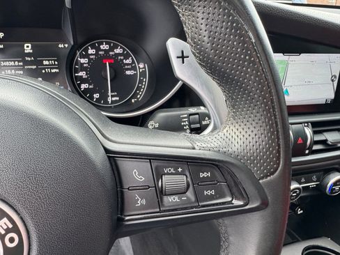 Used 2022 Alfa Romeo Giulia Veloce image 21